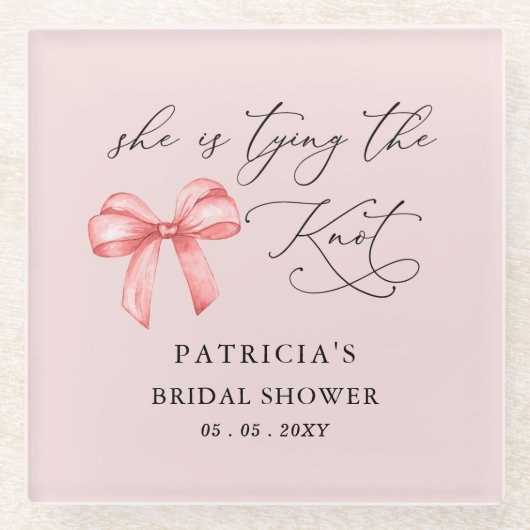 Zij gaat trouwen roze strik Bruidsmeisjesfeest Glazen Onderzetter (Voorkant)