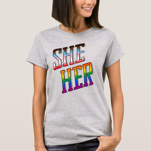 Zij / Haar Progress Pride Pronouns T-Shirt (Voorkant)