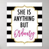 Zij is allesbehalve een gewoon feestbord poster (Voorkant)