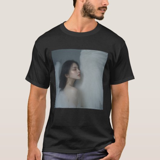 —Zij is de Slaande Engel. T-shirt (Voorkant)