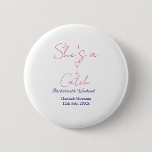Zij is een aanwinst champagnefles vrijgezellenweek ronde button 5,7 cm