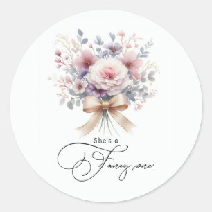 "Zij is een Chic Eén" Roze Bloem 1e Verjaardag Mei Ronde Sticker