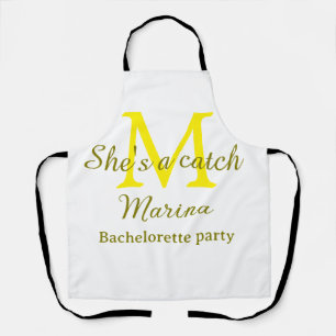 Zij is een vangst gele monogram vrijgezellenfeest schort