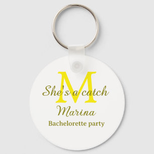 Zij is een vangst gele monogram vrijgezellenfeest  sleutelhanger