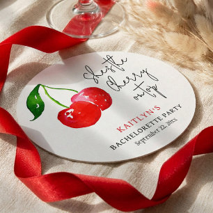 Zij is het IJs op de Taart 🍒 Meidenavakantie Ronde Kartonnen Onderzetter