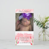 Zij is hier lente bloemen geboorteaankondiging aankondiging (Staand voorkant)