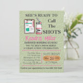 Zij is klaar om het Afstuderen van de showts te ro Kaart (Staand voorkant)