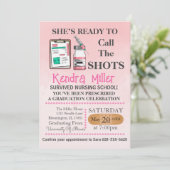 Zij is klaar om het Afstuderen van de showts te ro Kaart (Staand voorkant)