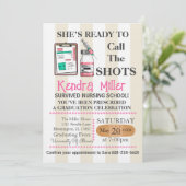 Zij is klaar om het Afstuderen van de showts te ro Kaart (Staand voorkant)