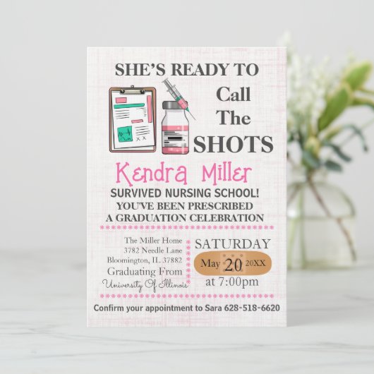 Zij is klaar om het Afstuderen van de showts te ro Kaart (Staand voorkant)