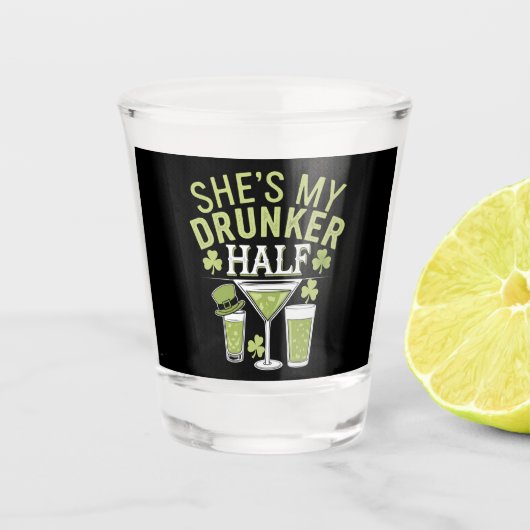 Zij is mijn dronken helft St. Patrick's Matchende Shot Glas (Voorkant)