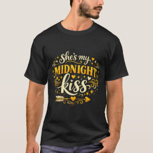 Zij is mijn middernacht Kus Gelukkig Nieuwjaar Mat T-shirt