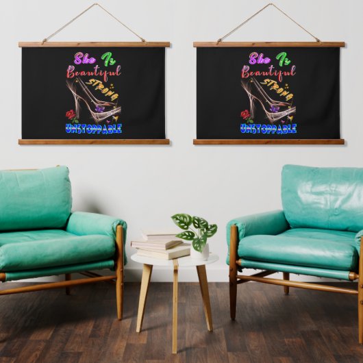 Zij Is Mooi Sterk Onstuitbaar Hangend Wandkleed (Woonkamer)