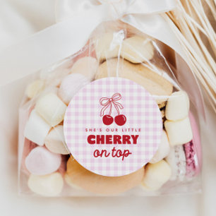Zij is onze kers op de roze geruite verjaardag ronde sticker