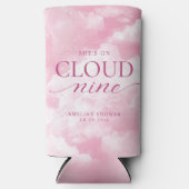 Zij Is Op Roze Bruiloftswolken Seltzer Blikjeskoeler (Voorkant)