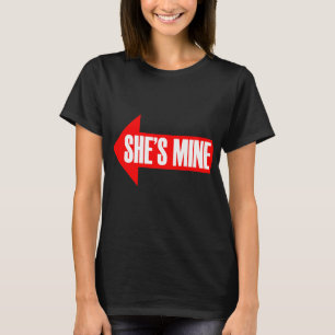 ZIJ IS VAN MIJ PIJLTJE RECHTS -.png T-shirt