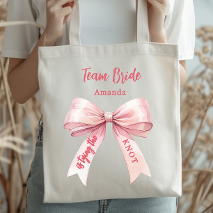 Zij knoopt de knoop roze strik Team Bruid Tote Bag