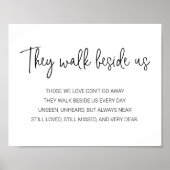 Zij lopen naast ons Trouw Herdenking Gedicht Poster (Voorkant)