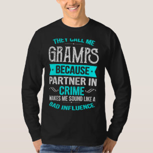 Zij noemen me grammen omdat de partner in Criminal T-shirt