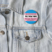 Zij/Them Pronouns - Transgender Flag Ronde Button 5,7 Cm (In situ)