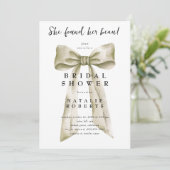 Zij vond haar beige boog bruiloftsshower voor de b kaart (Staand voorkant)