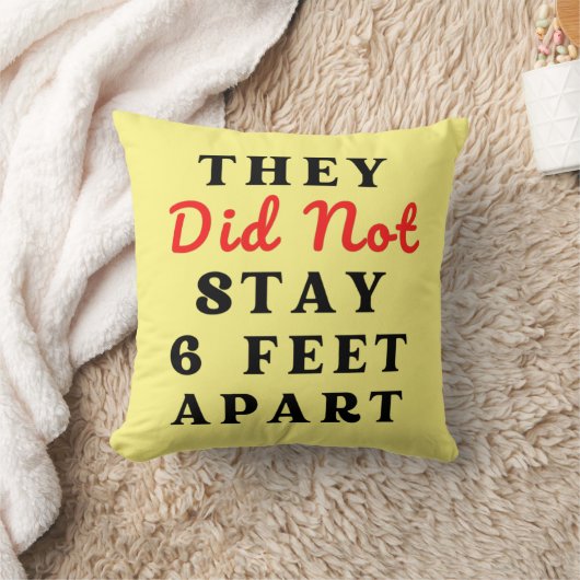 ZIJ WAREN NIET OP 6 FEET APART KUSSEN (Deken)