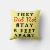 ZIJ WAREN NIET OP 6 FEET APART KUSSEN (Achterkant)