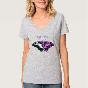 Zij/zij niet-binaire vlagzoolstaartvlinder t-shirt