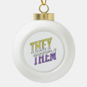Zij zij nonbinary kleuren keramische bal ornament (Voorkant)