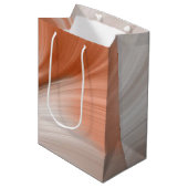Zijdeachtige Furl Aanraking van Perzik Medium Cadeauzakje (Voorkant Gekanteld)