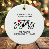 Zijdelings verbonden zussen bij hardetoewijzing keramisch ornament