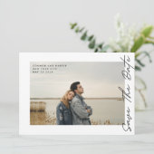 Zijdelingse manier QR-code Moderne zwarte tekstfot Save The Date (Staand voorkant)