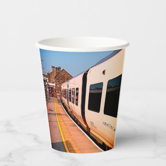 Zijkant van de trein papieren bekers (Voorkant)