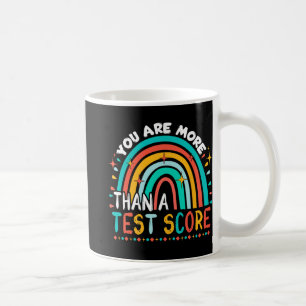 Zijn meer dan een testscore Koele regenboogtestdag Koffiemok