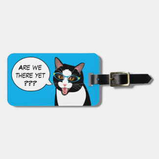 ZIJN WE ER NOG? Sassy Tuxedo Cat Bliss and Kittens Bagagelabel