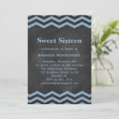 Zijne Chalkboard & Blue Chevron Sweet 16 Uitnodigi Kaart (Staand voorkant)