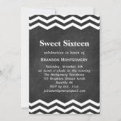 Zijne Chalkboard & White Chevron Sweet 16 Uitnodig Kaart (Voorkant)