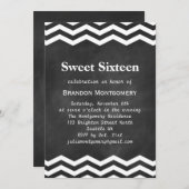 Zijne Chalkboard & White Chevron Sweet 16 Uitnodig Kaart (Voorkant / Achterkant)
