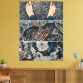 Zijpoten, zonnebrillen en bloemen op gras canvas afdruk (Insitu (Woonkamer))