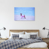 zijprofiel van een hond die op het strand staat; canvas afdruk (Insitu (Slaapkamer))