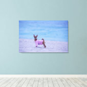 zijprofiel van een hond die op het strand staat; canvas afdruk (Insitu (Houten vloer))