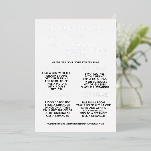 Zilver Bachelorette Party Scavenger Hunt Spel Fun Folie Uitnodiging (Staand Voorkant)