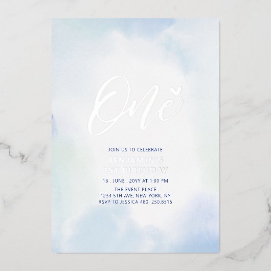 Zilver & blauw hart Eén eerste jongen verjaardag Folie Uitnodiging (Voorkant)