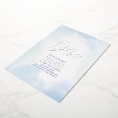 Zilver & blauw hart Eén eerste jongen verjaardag Folie Uitnodiging (Gedraaid)