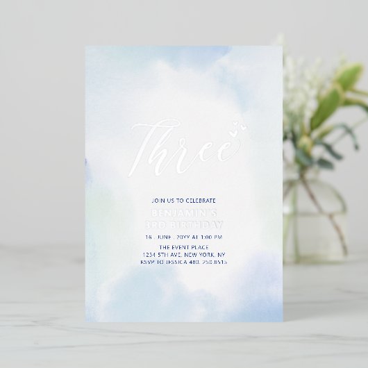 Zilver & Blue Heart 3rd Boy Birthday Party Folie Uitnodiging (Staand Voorkant)