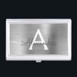 Zilver Elegant Geborsteld Metaal Monogram Visitekaarthouder<br><div class="desc">Silver Faux Brushed Metal Hair Stylist Minimalistische visitekaarthouder. Pink & Roos Gold Brushed Metal Folie Hair Stylist Business Card Holder is ideaal voor een Hair Stylist of Beauty Professional.</div>