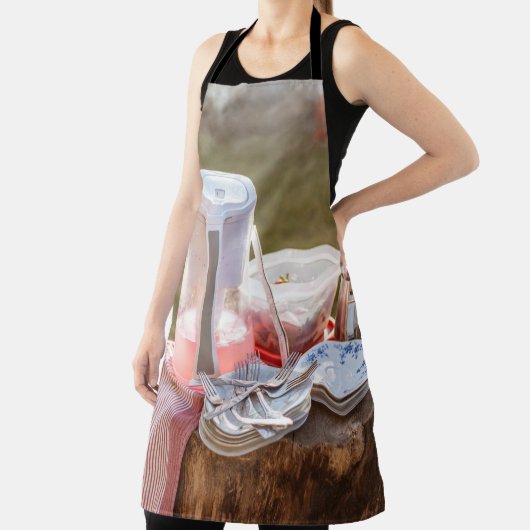 Zilver- en blauwe glazige keramische borden en pit schort (Insitu)