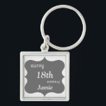 Zilver en Grey Happy 18th Birthday op maat Sleutelhanger<br><div class="desc">Stijlvol Silver en Grijs Happy 18th Birthday gepersonaliseerd cadeau voor sleutelhanger.</div>