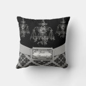 Zilver en  luchters, zwart kussen (Achterkant)