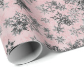 "Zilver en roze Blush Snowflakes Cadeaupapier (Rol Hoek)